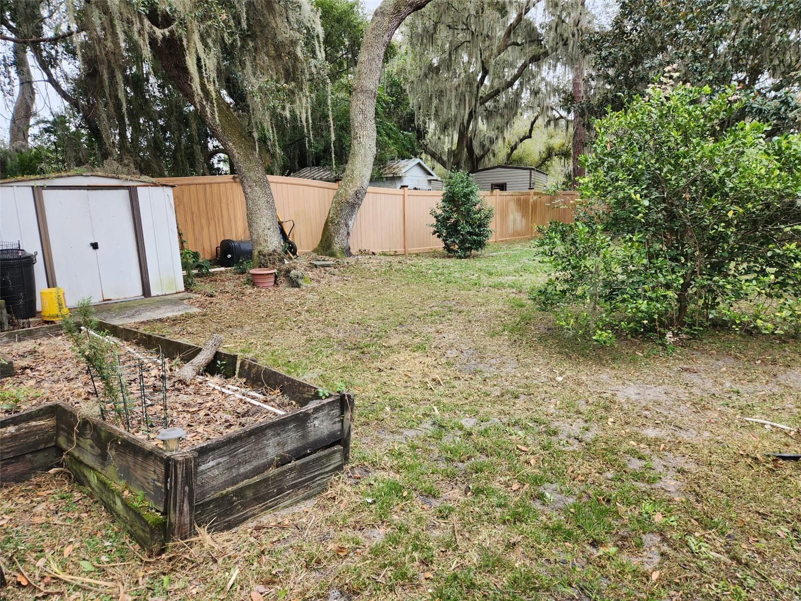 TAVARES LAKEWOOD PARK - Residential