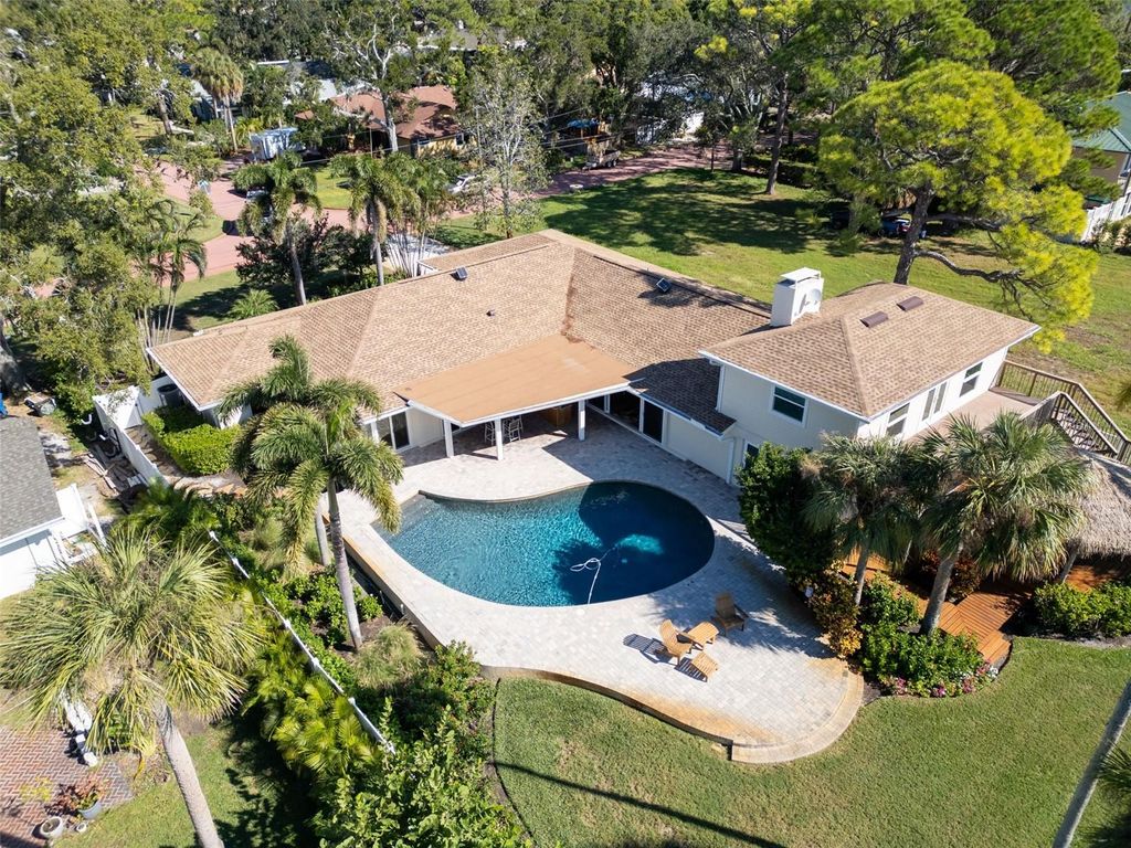 Photo of 1100 Friendly Way S, St Petersburg, FL 33705 (MLS # TB8432607)