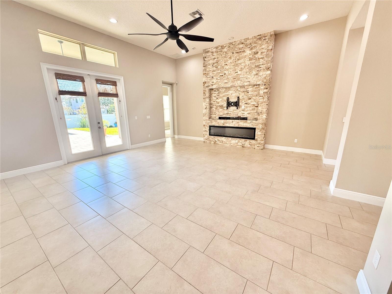 ENCLAVE AT WINDERMERE LANDING - Residential Lease