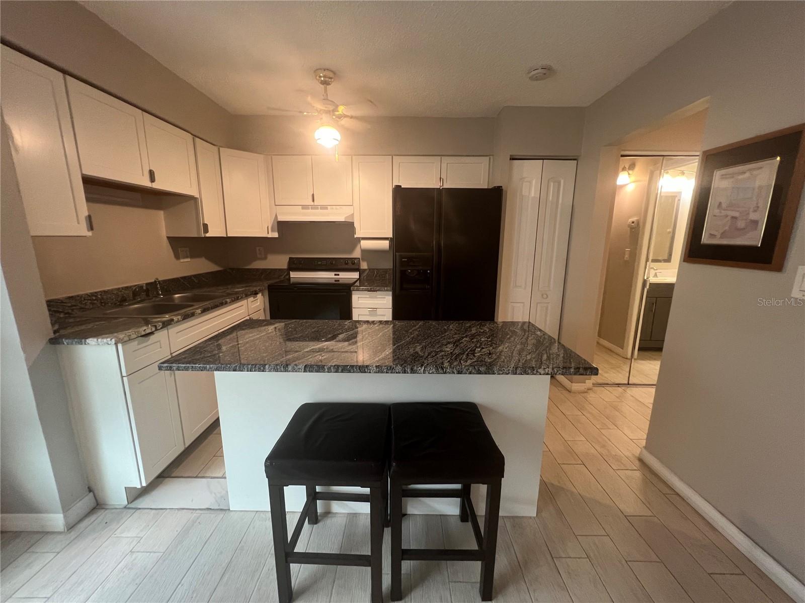 SUNSHINE VILLAS BLDG Q - Residential Lease