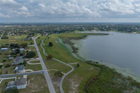 A home in LAKE WALES