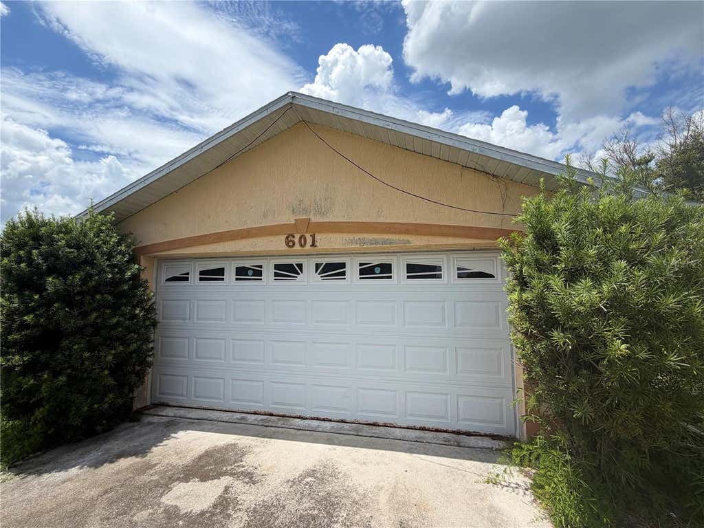 Photo of 601 Wiggins Court, Plant City, FL 33563 (MLS # O6436894)