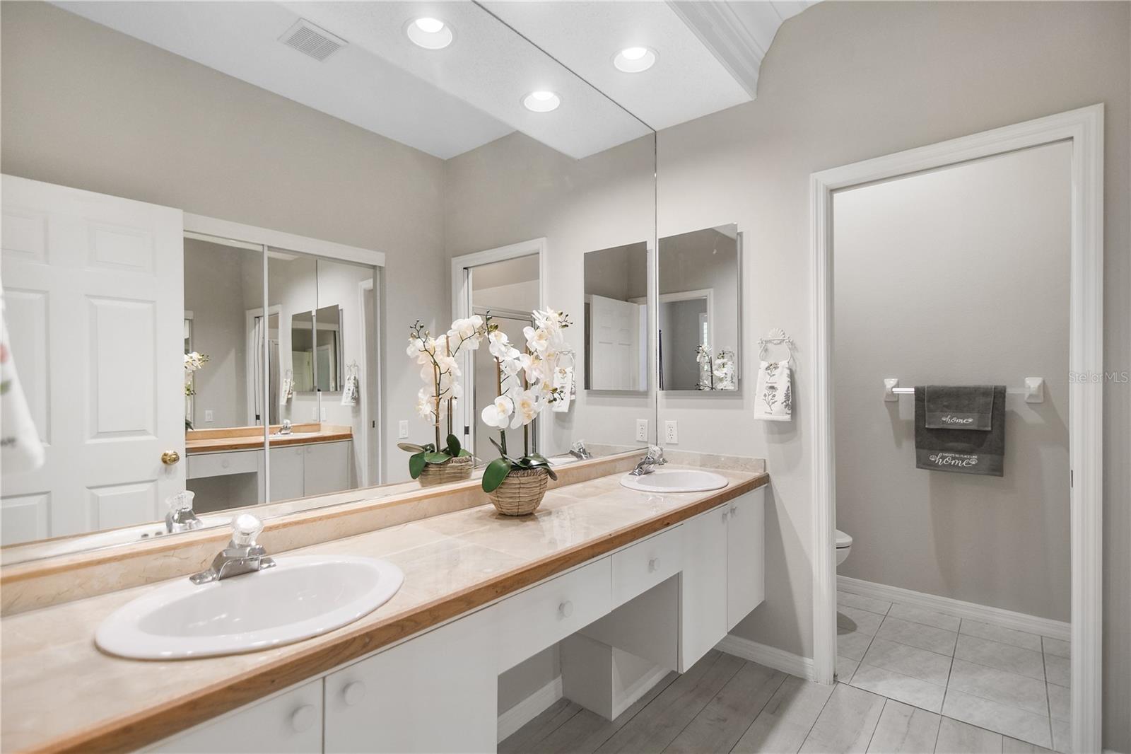 ROSEDALE 8 WESTBURY LAKES - Residential