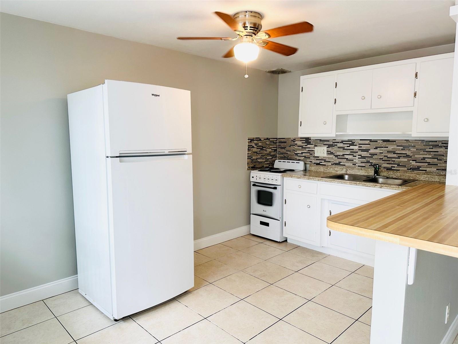 LAJOLLA - Residential Lease