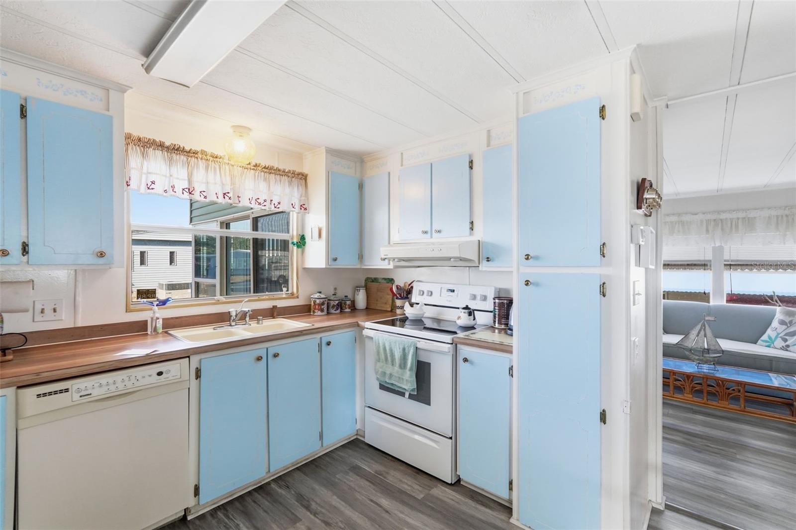 GOLDEN GATE MOBILE HOME PARK UNREC - Residential