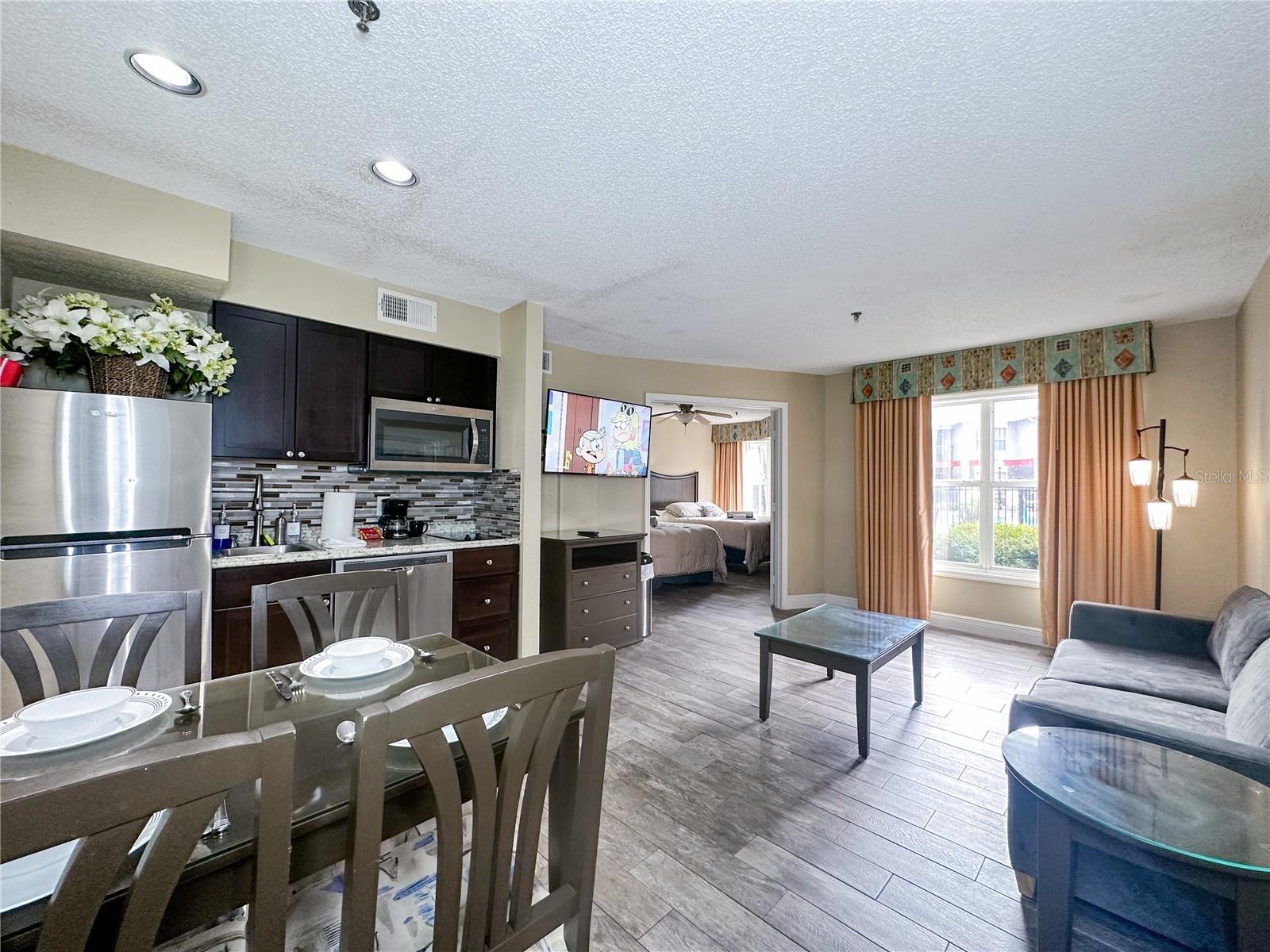 PARKWAY PALMS RESORT MAINGATE CONDO - Residential