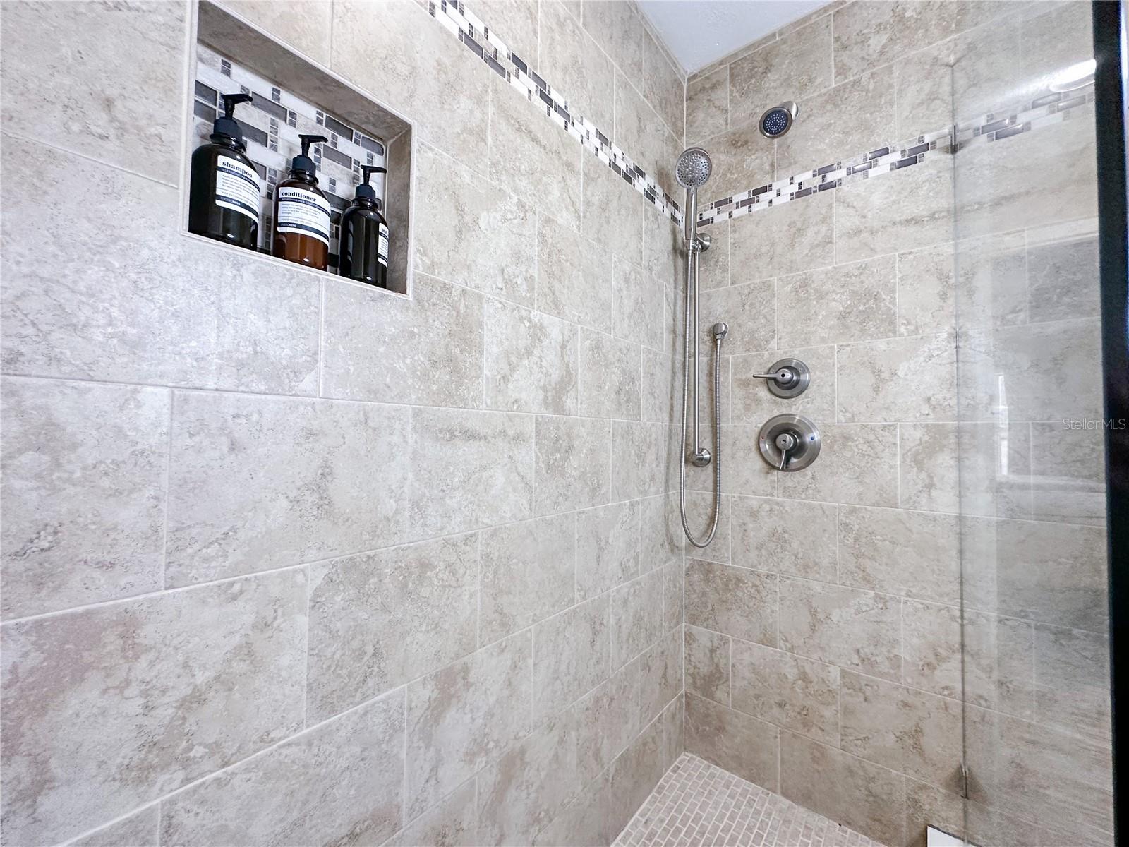 PARKWAY PALMS RESORT MAINGATE CONDO - Residential