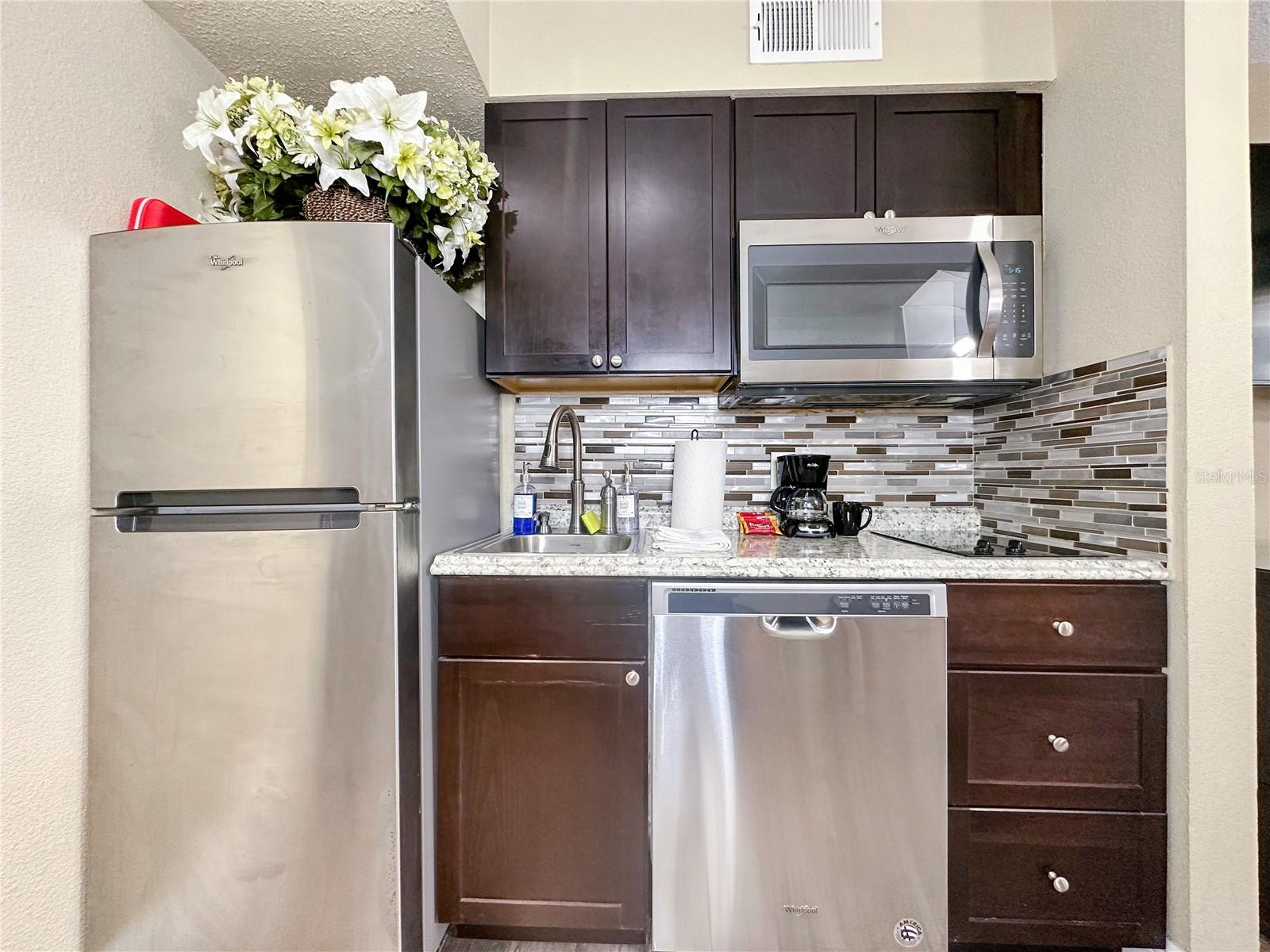 PARKWAY PALMS RESORT MAINGATE CONDO - Residential