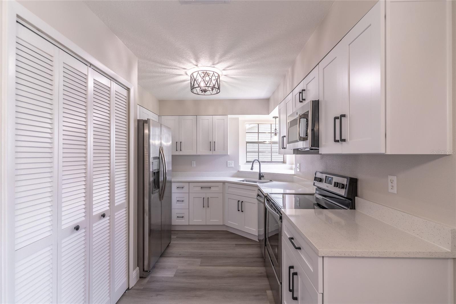 4225 W VISTA COURT