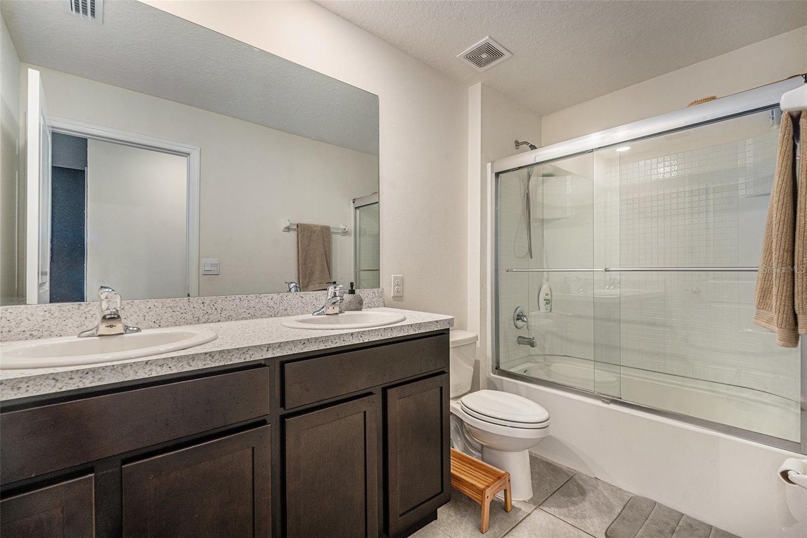 SUWANNEE LAKESIDE - Residential