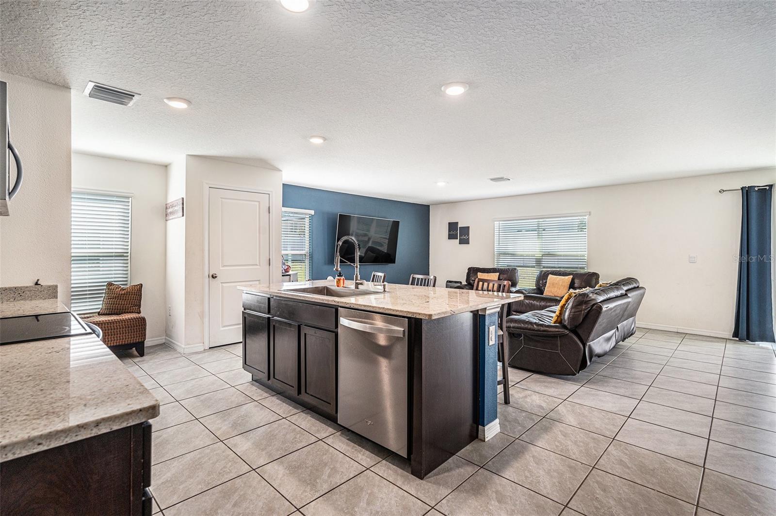 SUWANNEE LAKESIDE - Residential