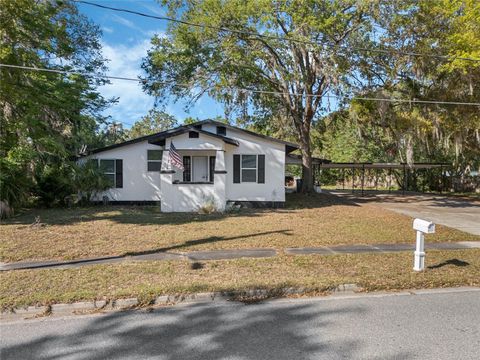 Photo of 1208 Bonaire Drive, Leesburg, FL 34748 (MLS # O6290208)