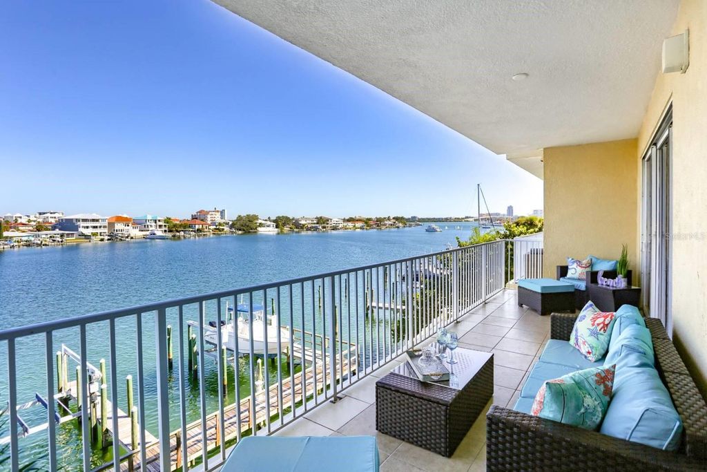 Photo of 600 Bayway Boulevard #304, Clearwater Beach, FL 33767 (MLS # O6394365)
