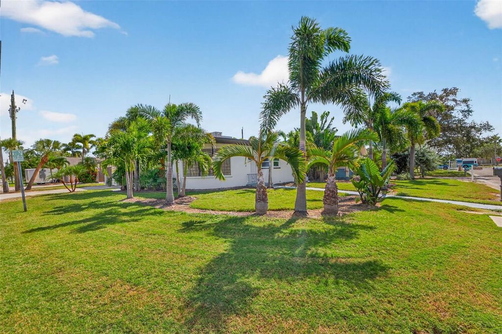 Photo of 3102 Dupont Street S, Gulfport, FL 33707 (MLS # TB8439347)
