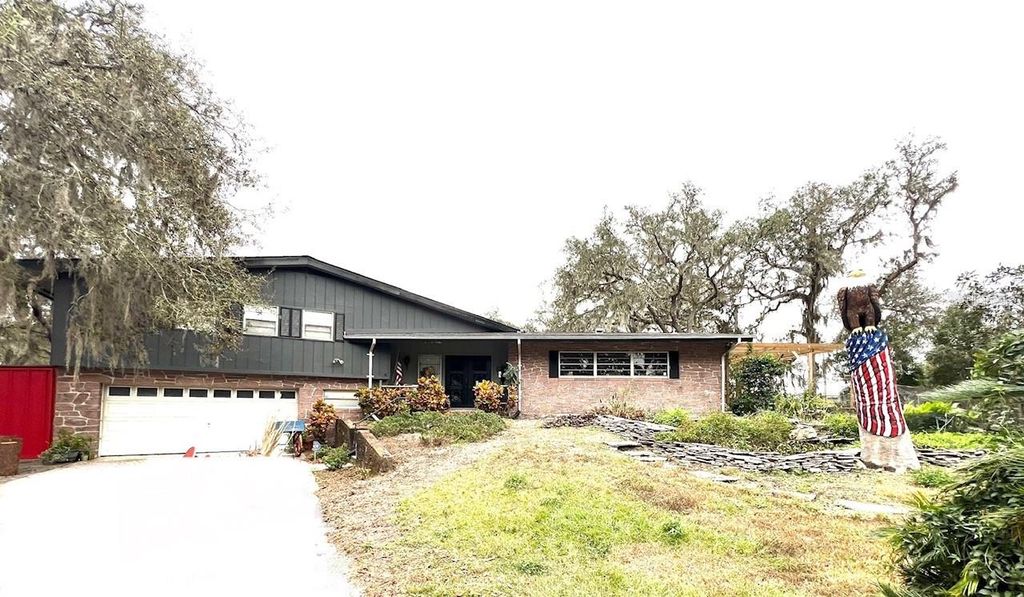 Photo of 15300 Lake Iola Road, Dade City, FL 33523 (MLS # L4960073)