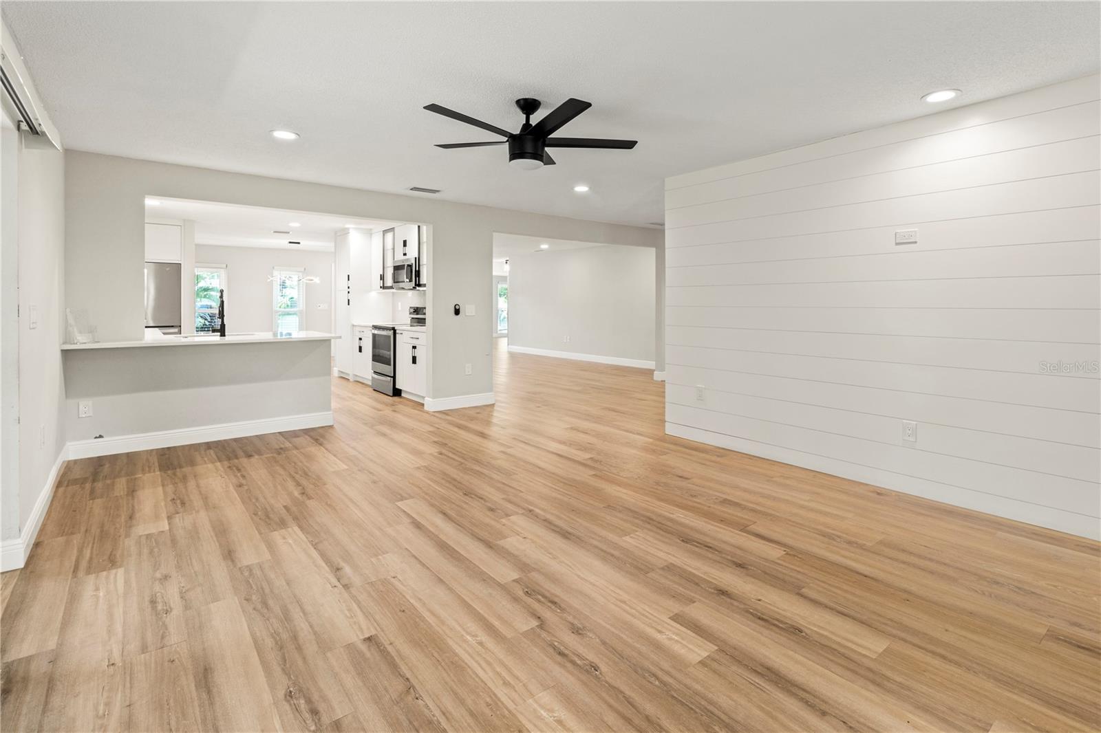 COLONIAL TERRACE - Residential