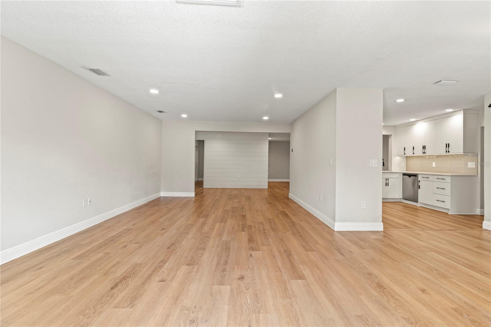 COLONIAL TERRACE - Residential