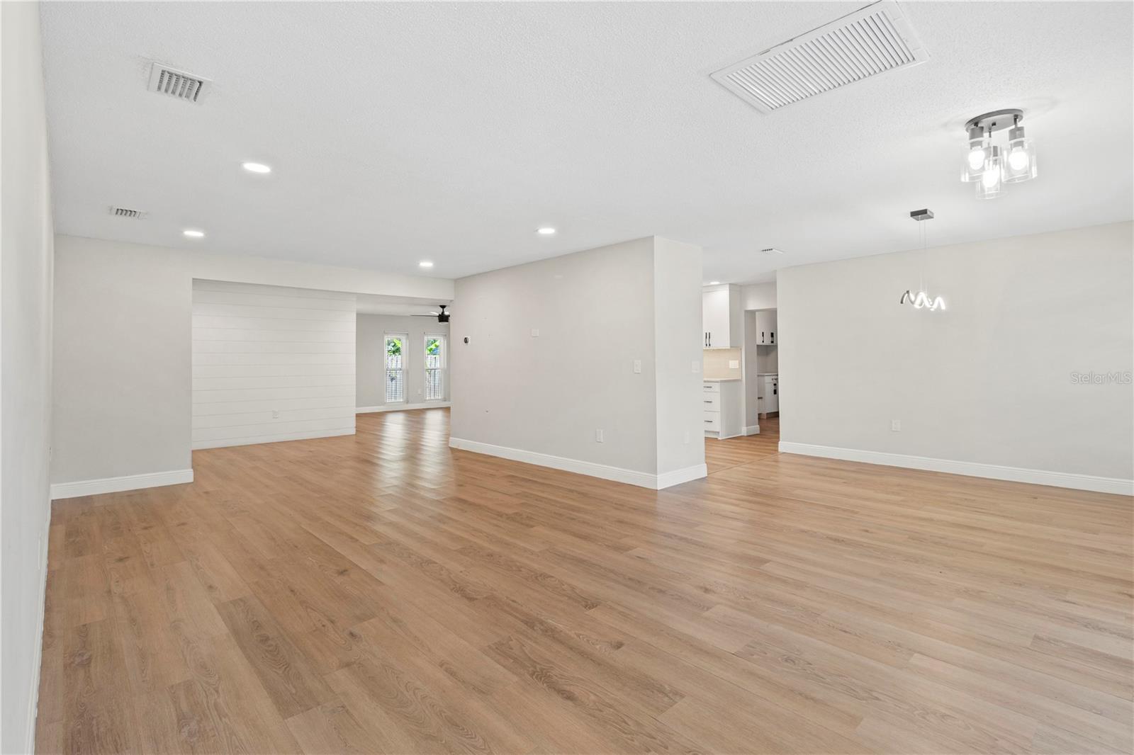 COLONIAL TERRACE - Residential