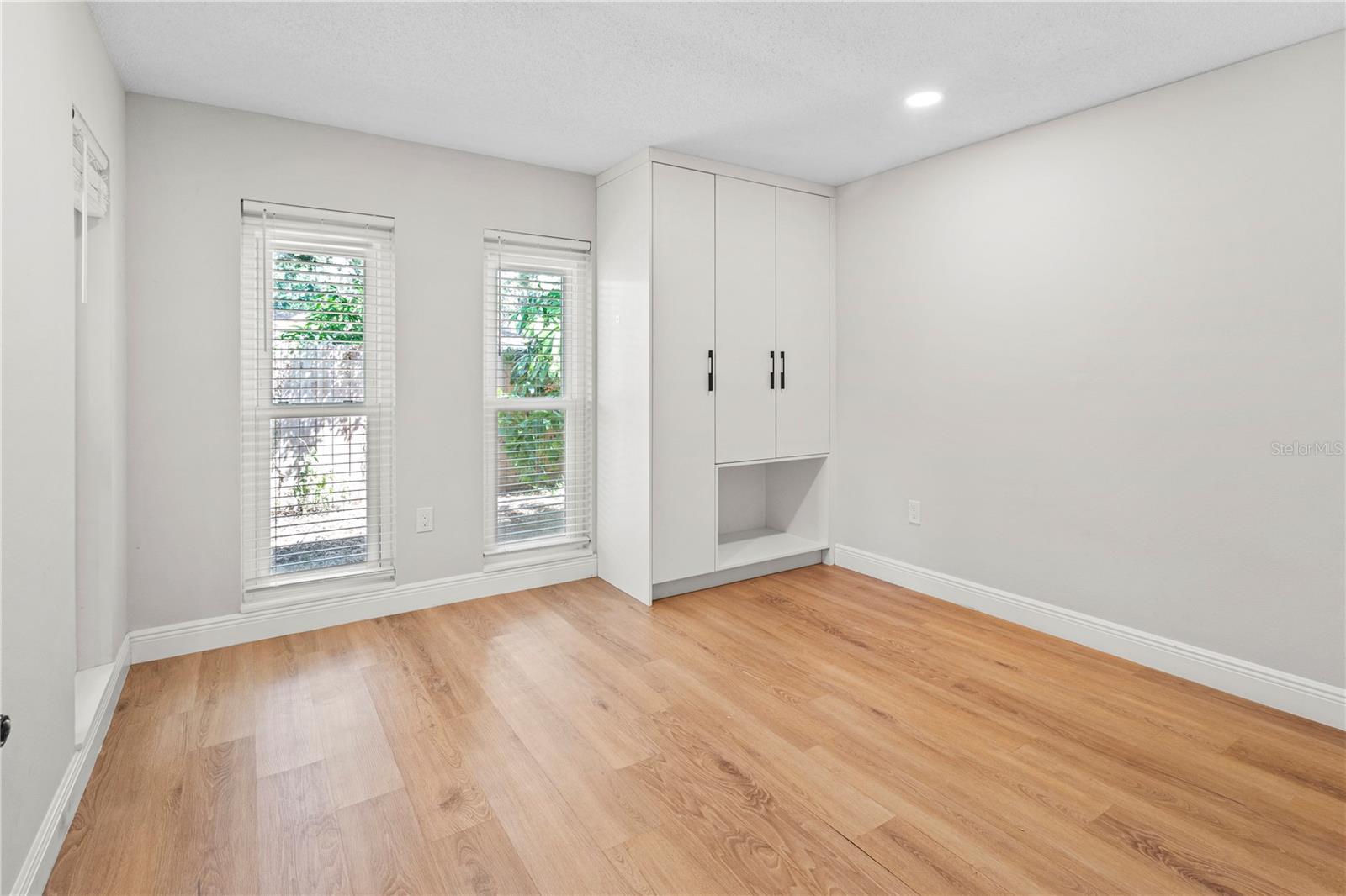 COLONIAL TERRACE - Residential
