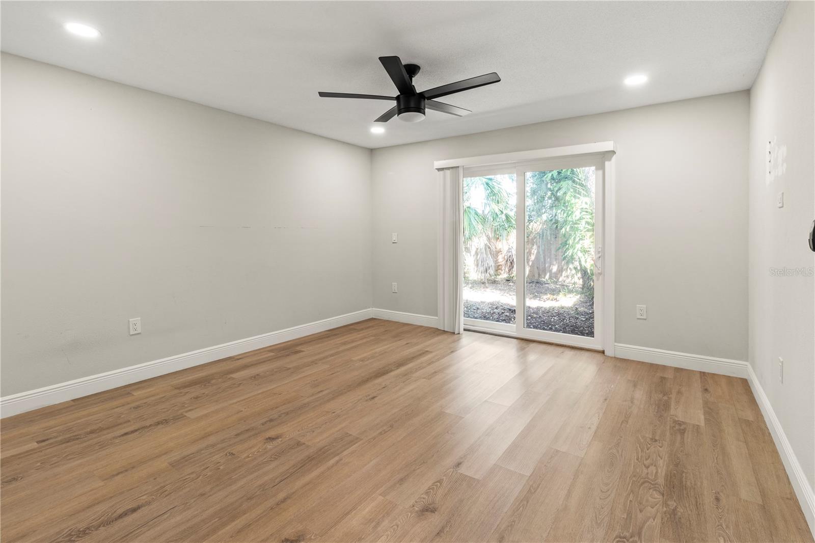 COLONIAL TERRACE - Residential