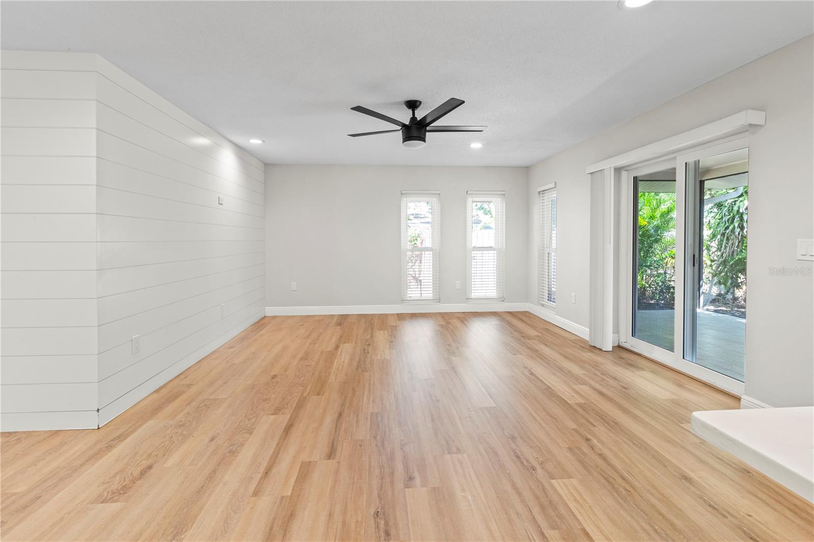 COLONIAL TERRACE - Residential