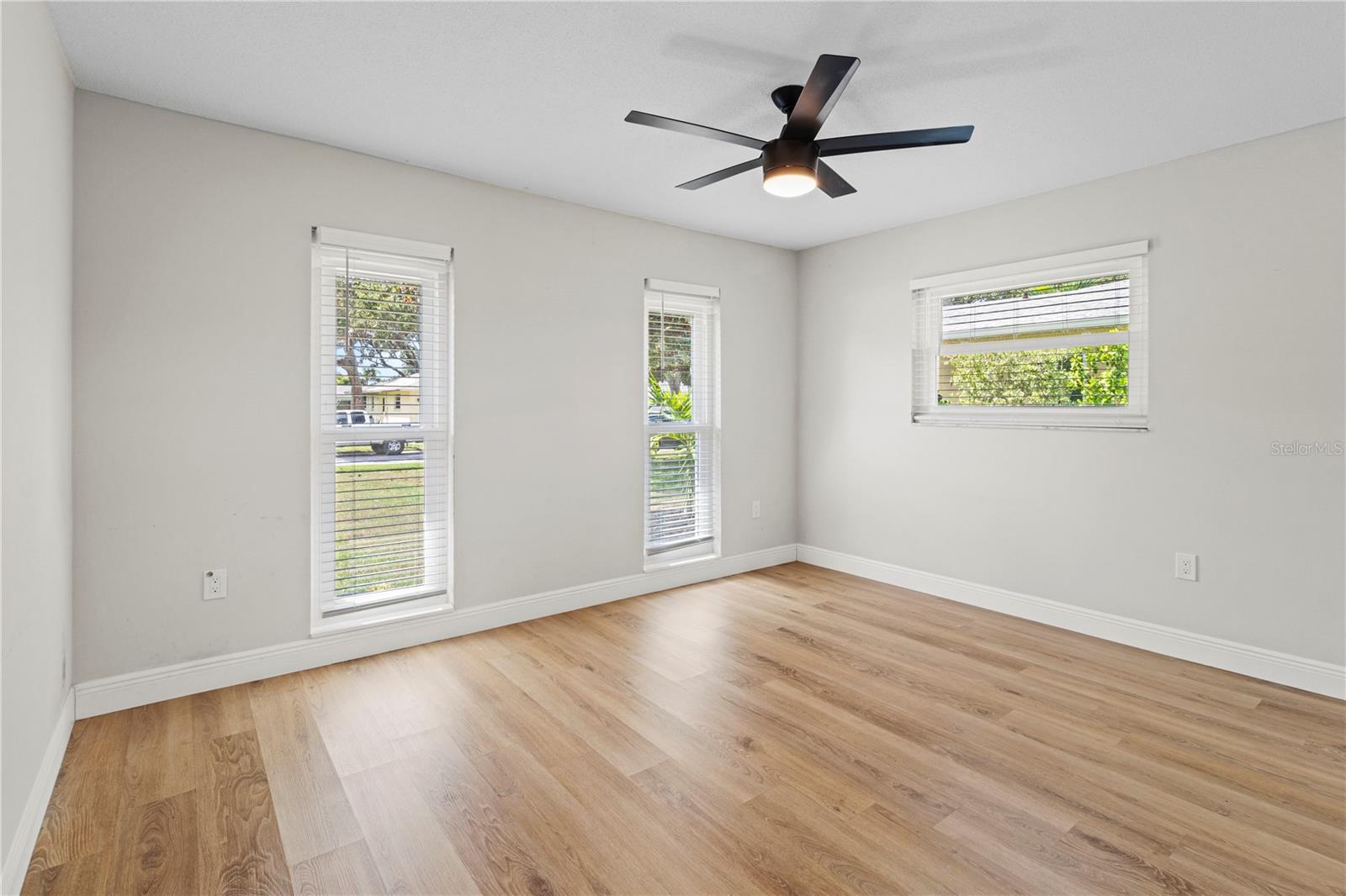 COLONIAL TERRACE - Residential