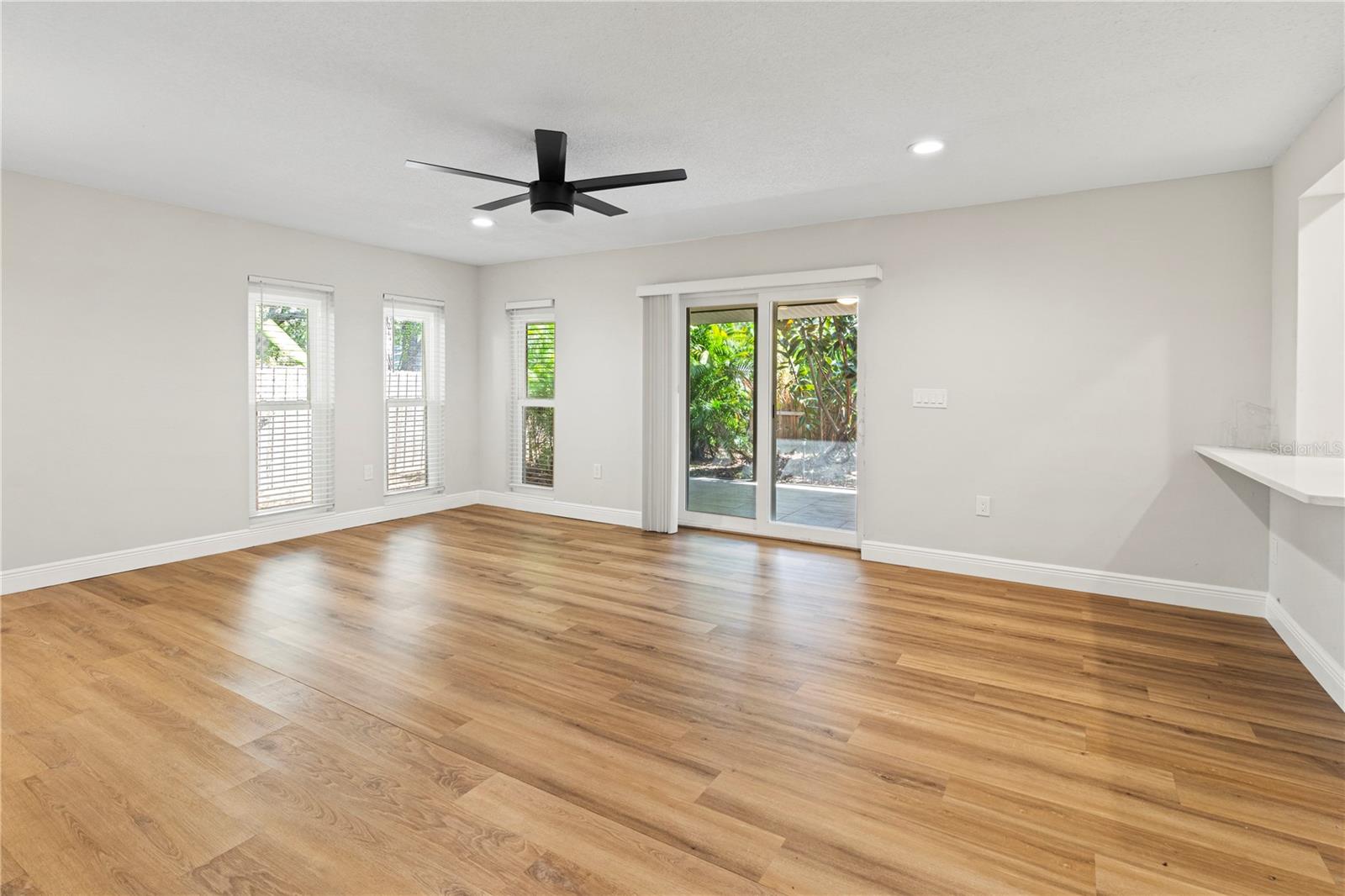 COLONIAL TERRACE - Residential