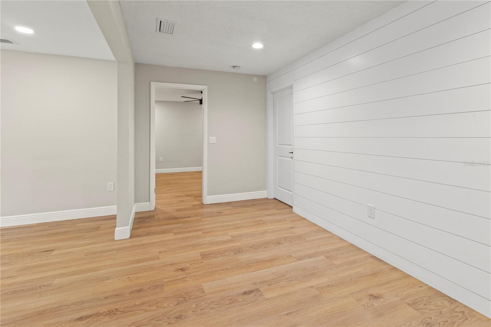 COLONIAL TERRACE - Residential
