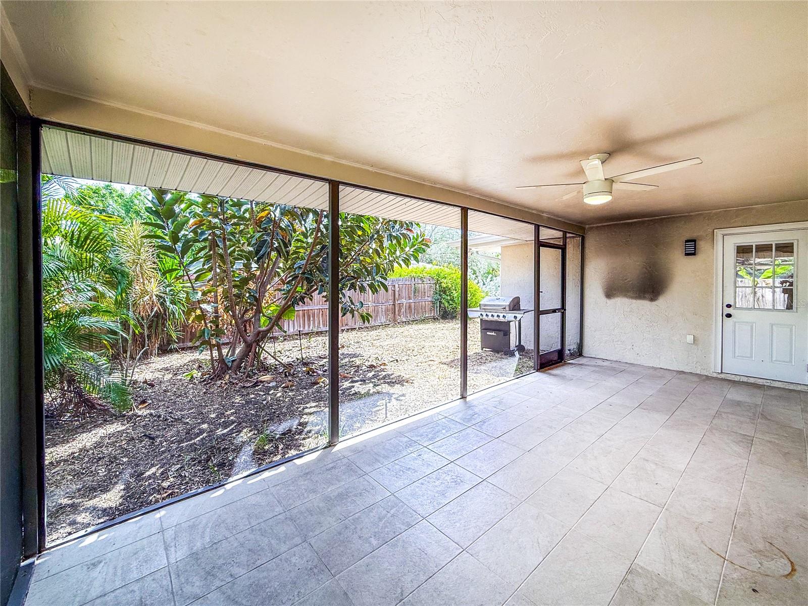 COLONIAL TERRACE - Residential