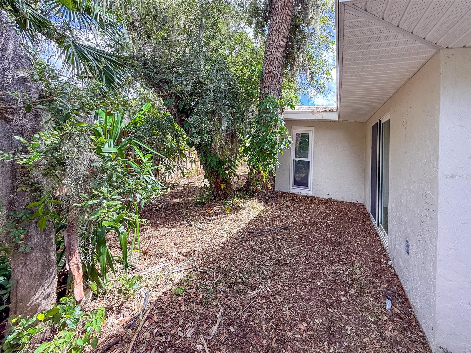 COLONIAL TERRACE - Residential