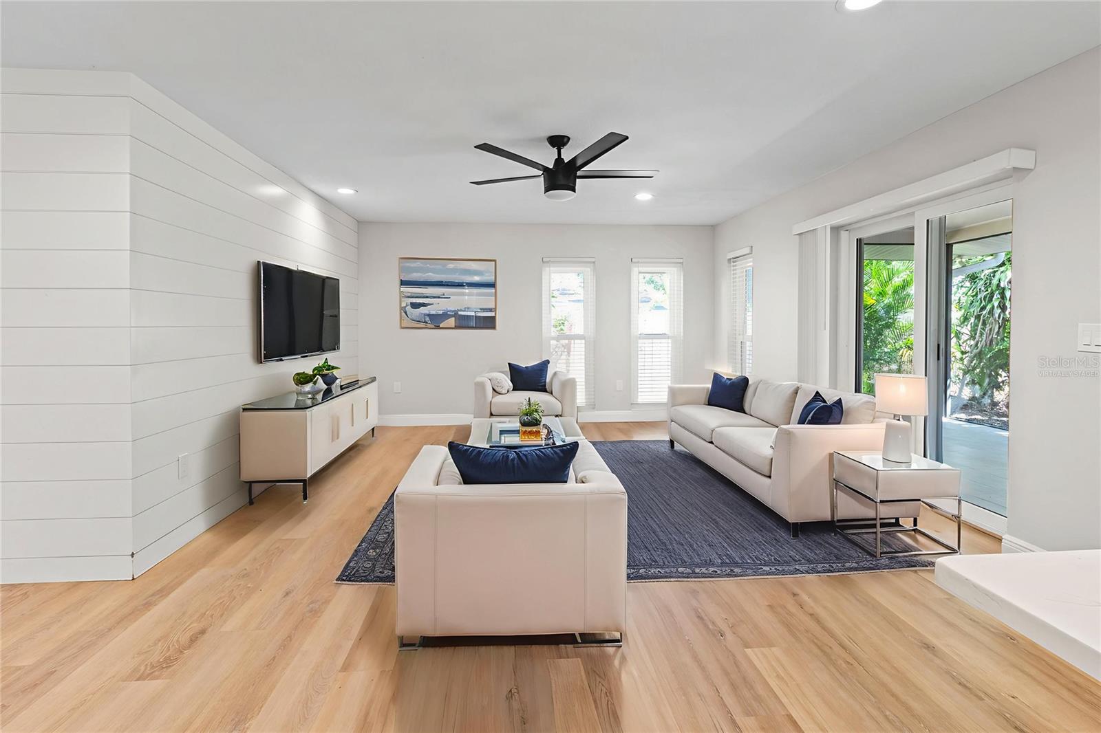 COLONIAL TERRACE - Residential
