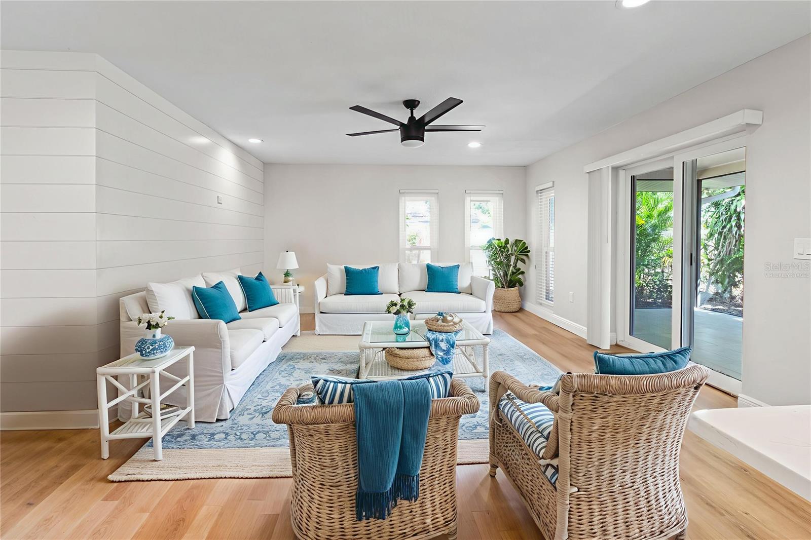 COLONIAL TERRACE - Residential