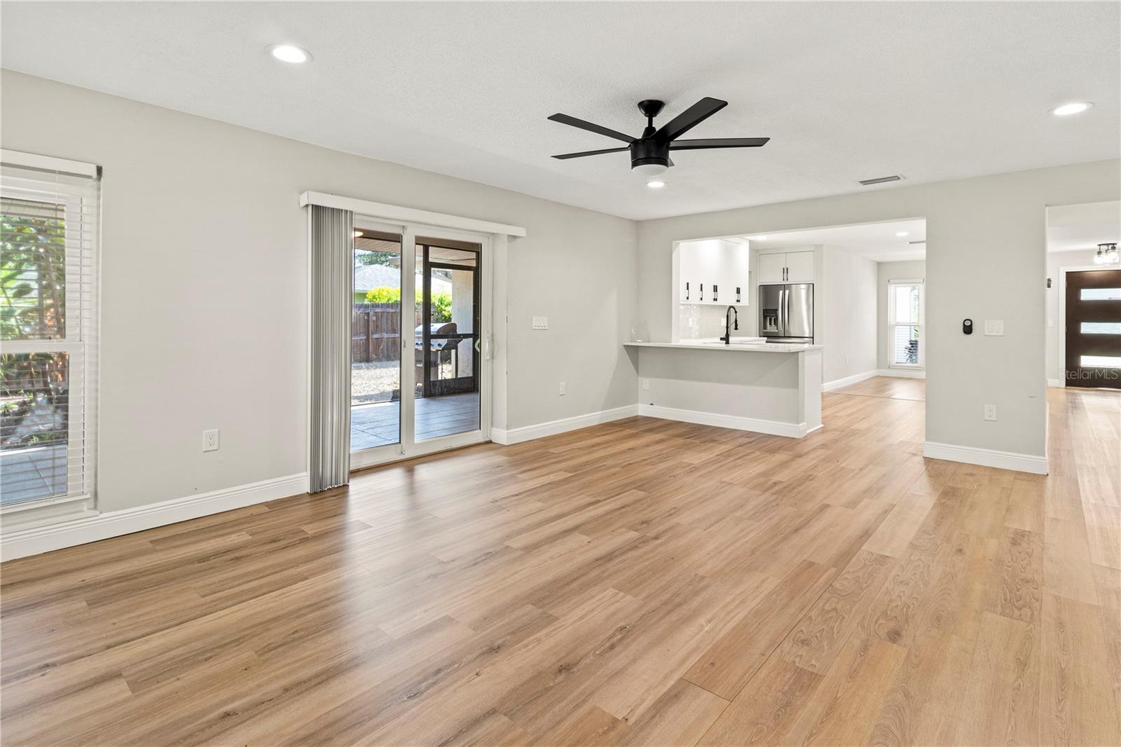 COLONIAL TERRACE - Residential