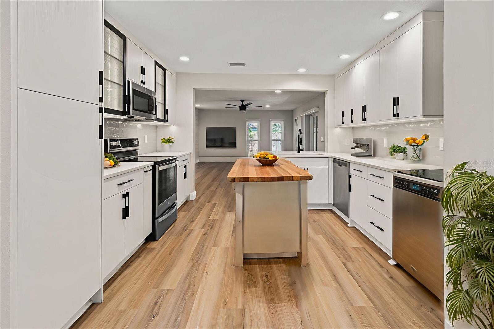 COLONIAL TERRACE - Residential