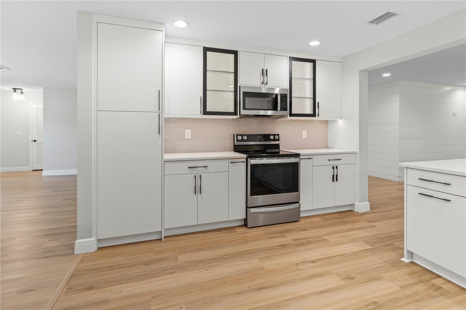 COLONIAL TERRACE - Residential