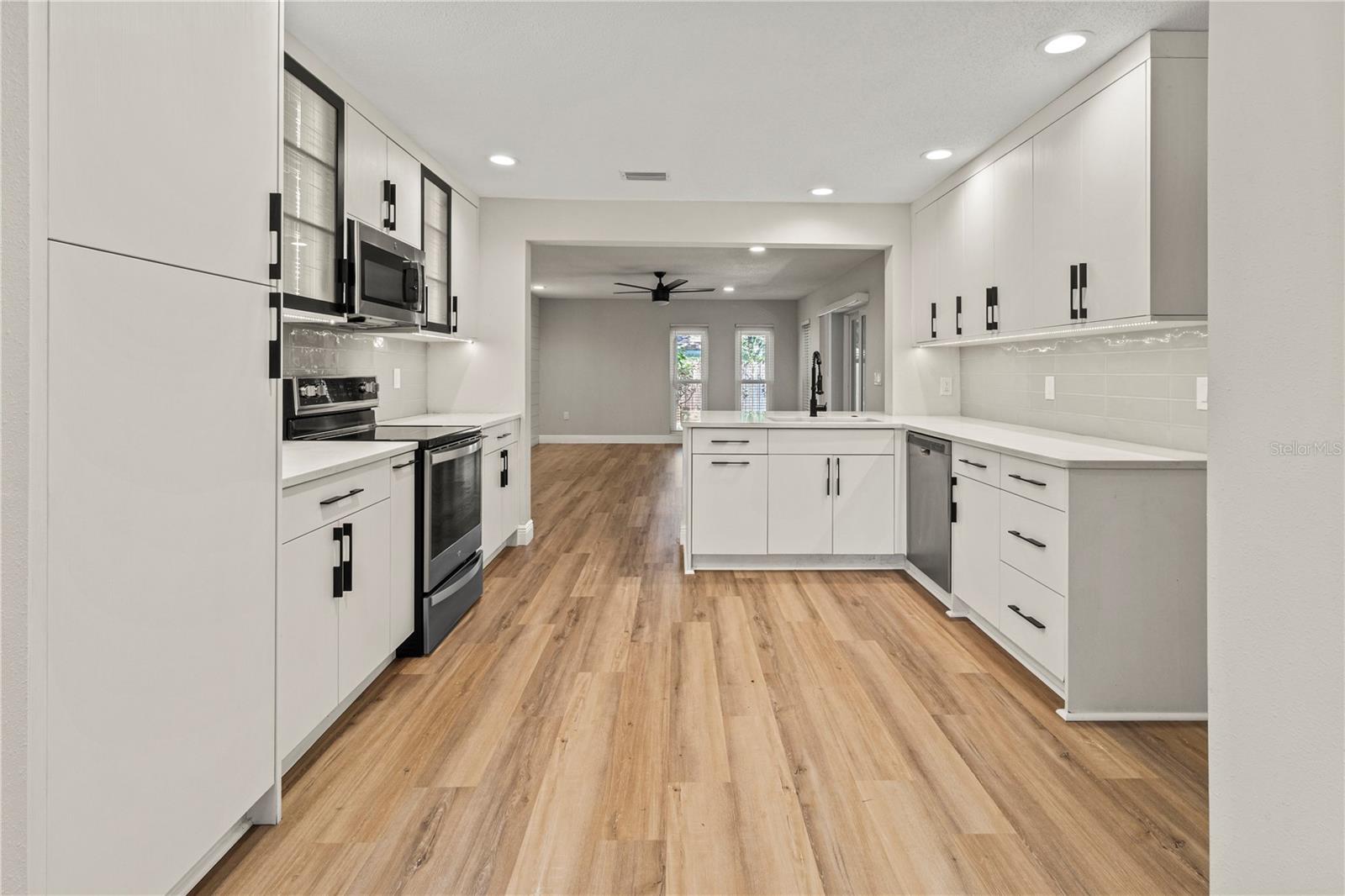 COLONIAL TERRACE - Residential