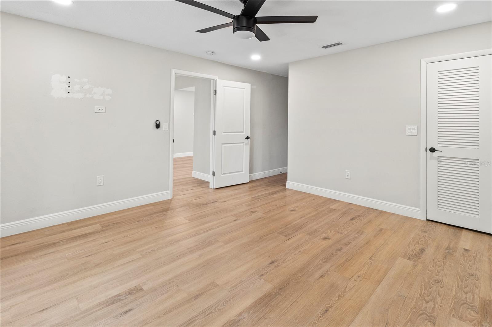 COLONIAL TERRACE - Residential