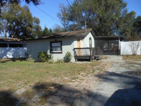Photo of 8421 N Orangeview Avenue, Tampa, FL 33617 (MLS # TB8471443)