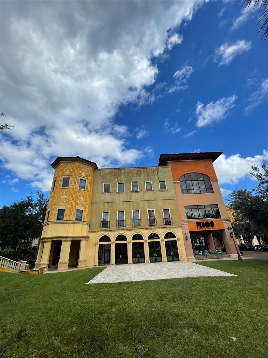 Professional office suite in Veranda Park consist of 1 suite and a reception area with a total of 358 SQF located in the heart of Metrowest area. The office is located on the 2nd floor, Great location, few miles to I4 and 408, many restaurants and shopping walking distance.
