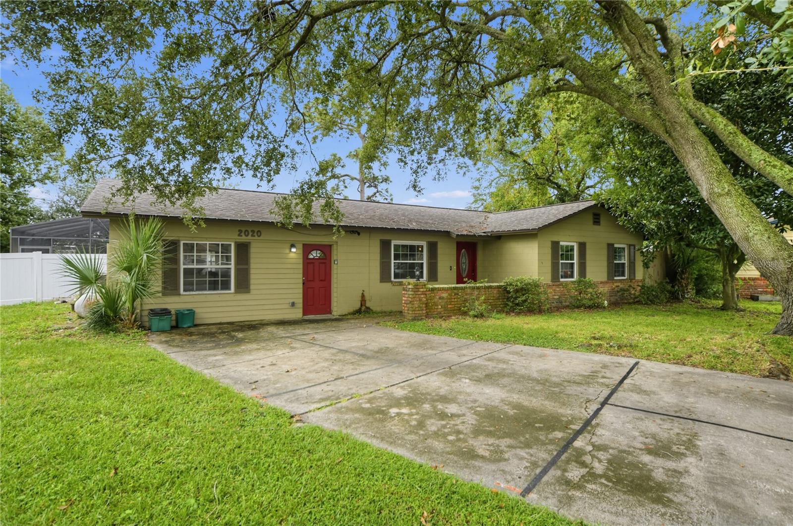 2020 LEANNE COURT
