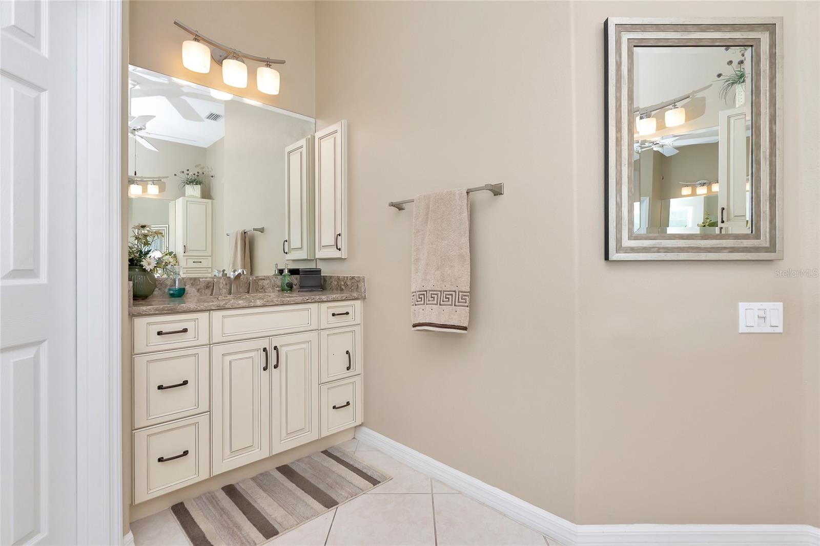 PELICAN POINTE GOLF & COUNTRY CLUB - Residential