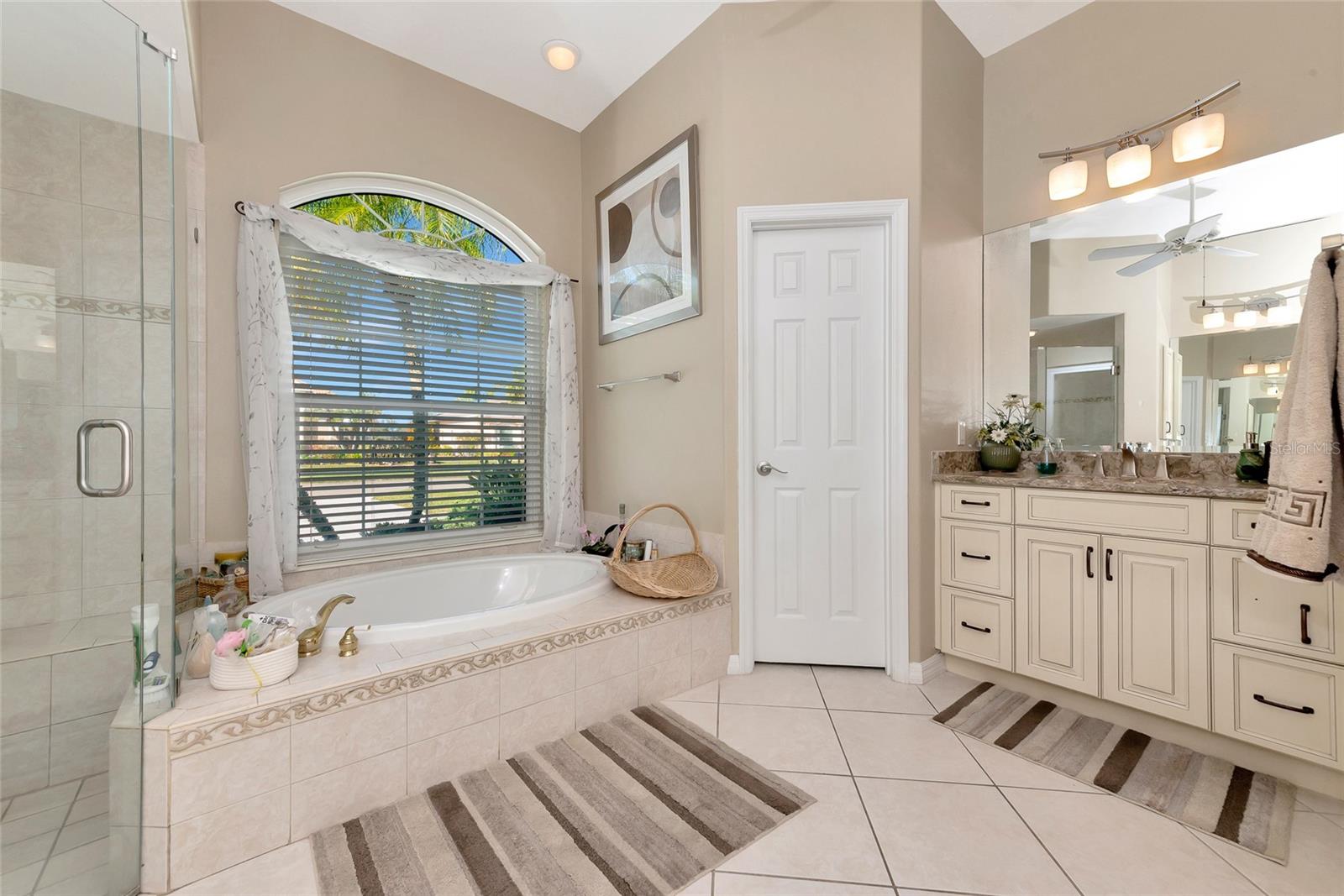 PELICAN POINTE GOLF & COUNTRY CLUB - Residential