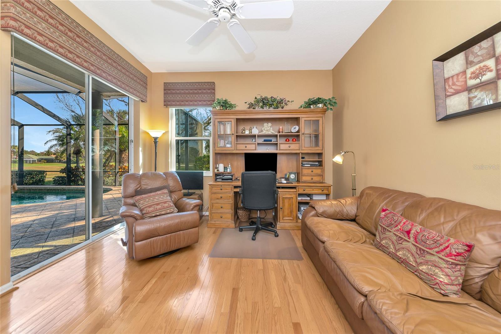 PELICAN POINTE GOLF & COUNTRY CLUB - Residential