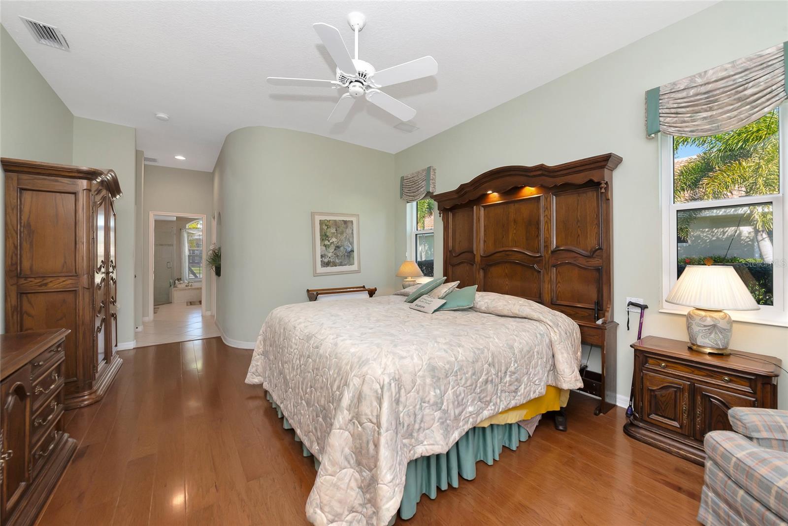 PELICAN POINTE GOLF & COUNTRY CLUB - Residential