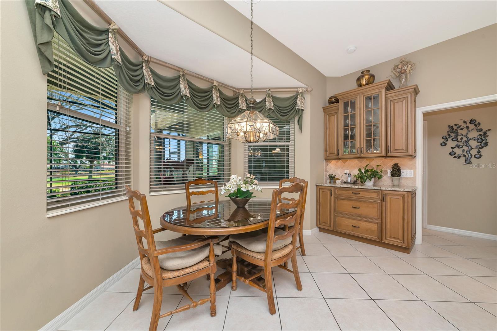 PELICAN POINTE GOLF & COUNTRY CLUB - Residential