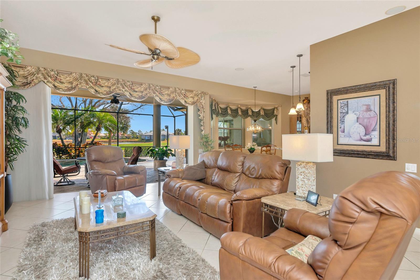 PELICAN POINTE GOLF & COUNTRY CLUB - Residential