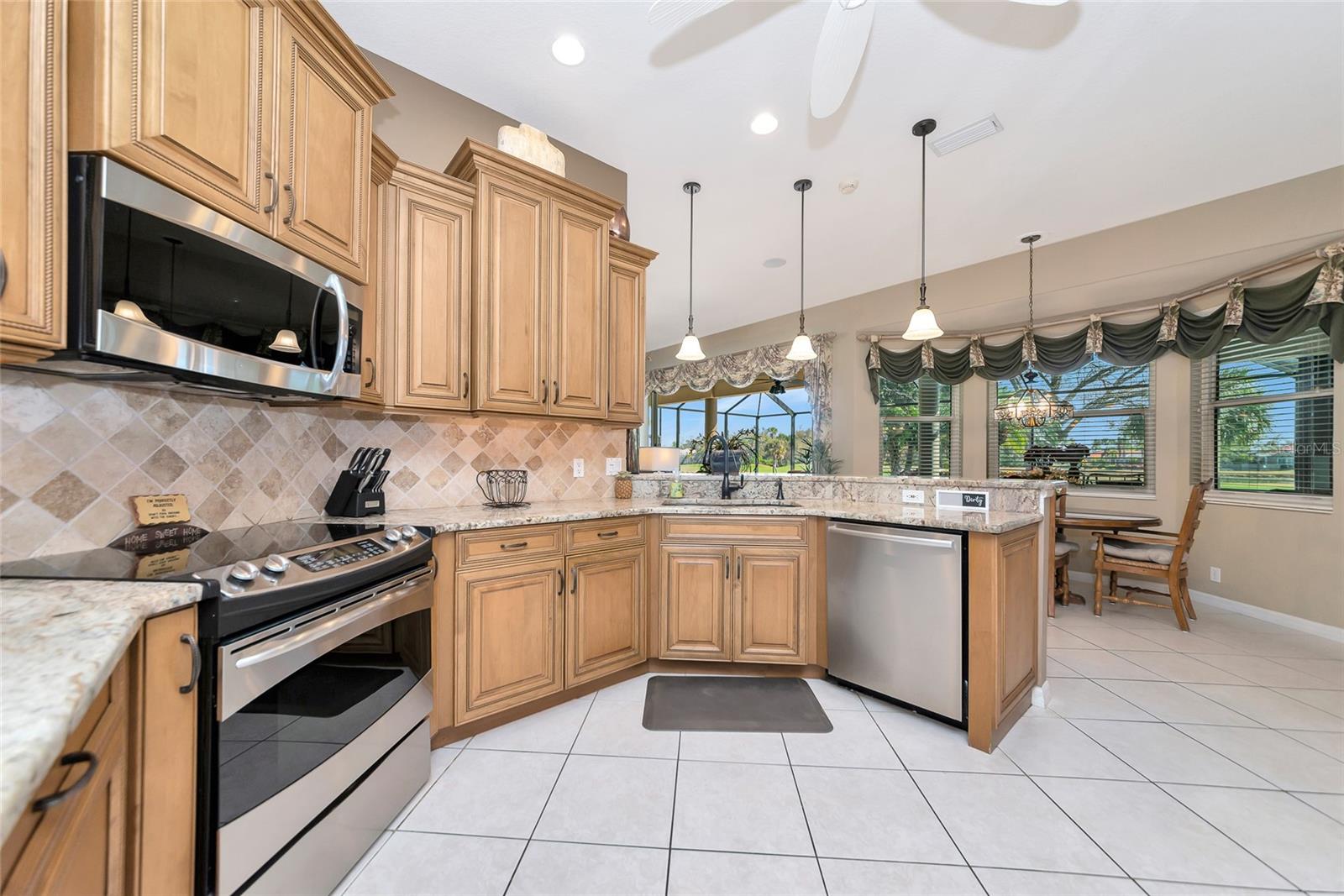 PELICAN POINTE GOLF & COUNTRY CLUB - Residential