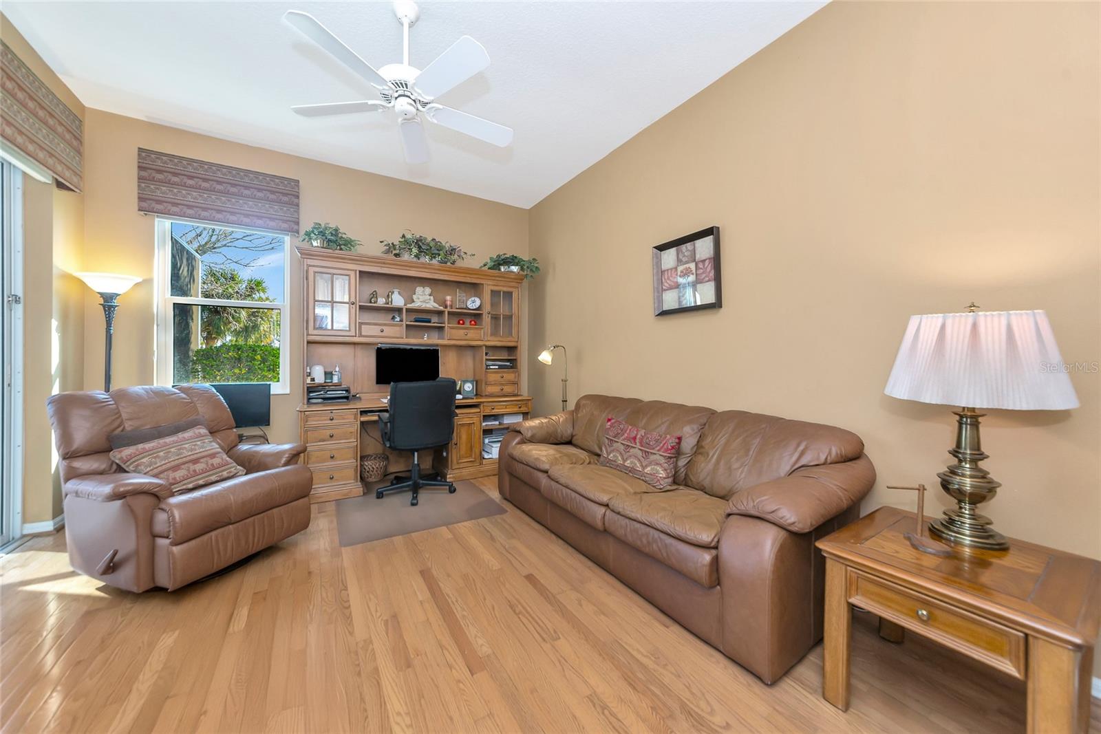 PELICAN POINTE GOLF & COUNTRY CLUB - Residential