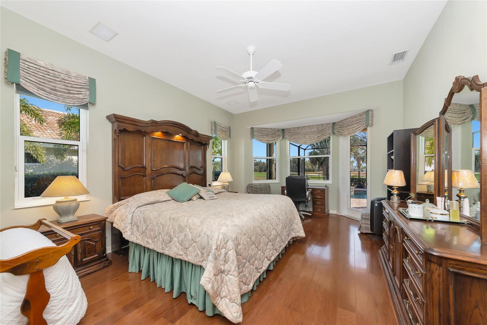 PELICAN POINTE GOLF & COUNTRY CLUB - Residential