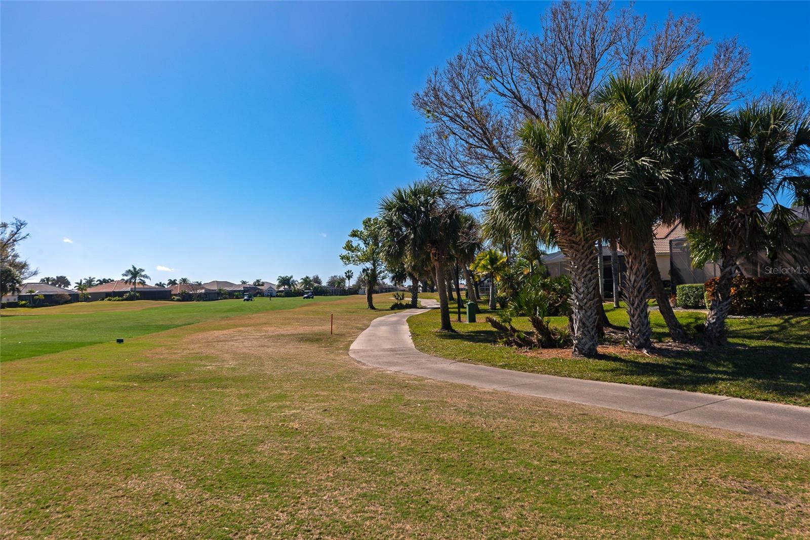 PELICAN POINTE GOLF & COUNTRY CLUB - Residential